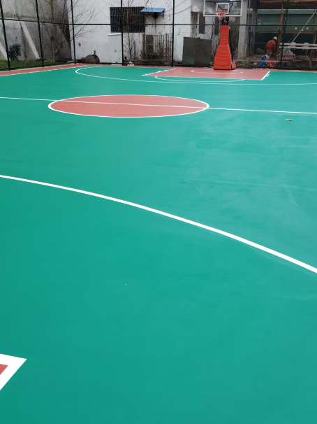 遵义 球场长期使用易出现地面开裂